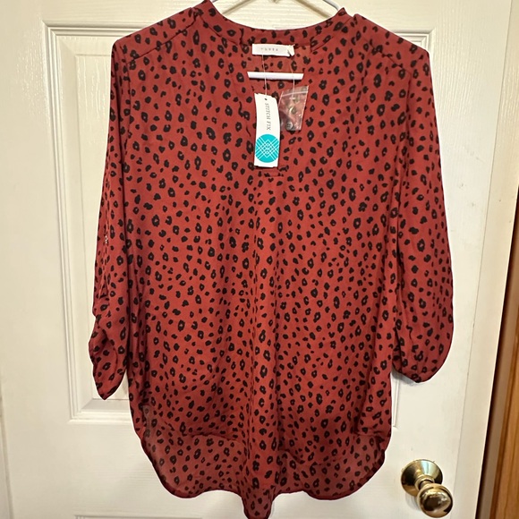 Lush. Warren split neck blouse. Burgandy. Small. - Picture 2 of 4